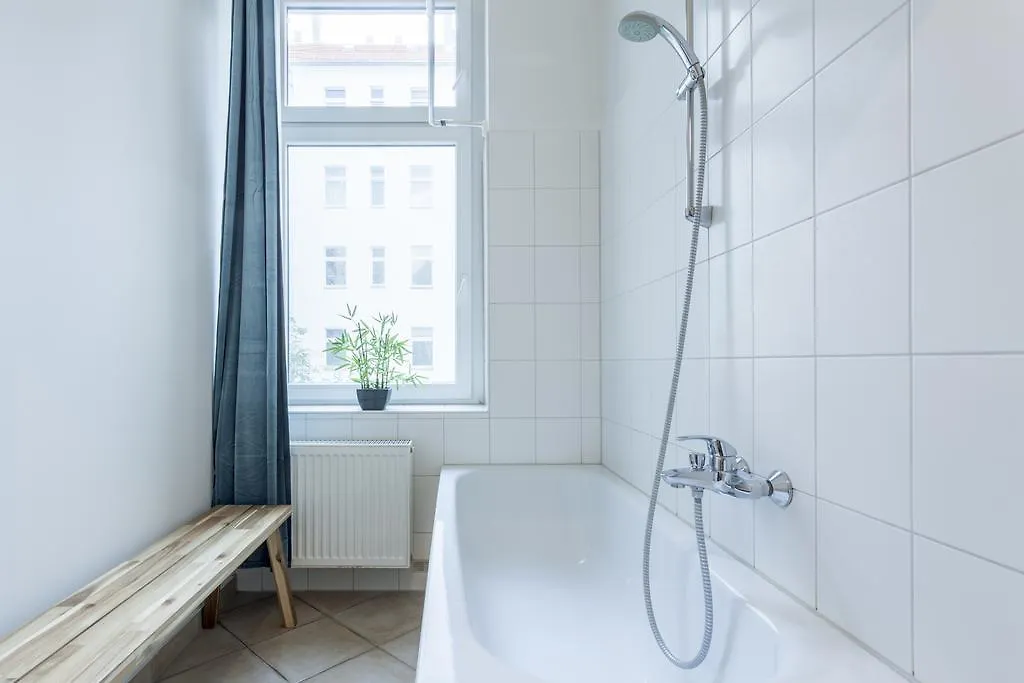 The Paul, Cozy 3 Bed Room Apartment In Prenzlauer Berg Up To 7Ppl Berlin 0*,  Germany